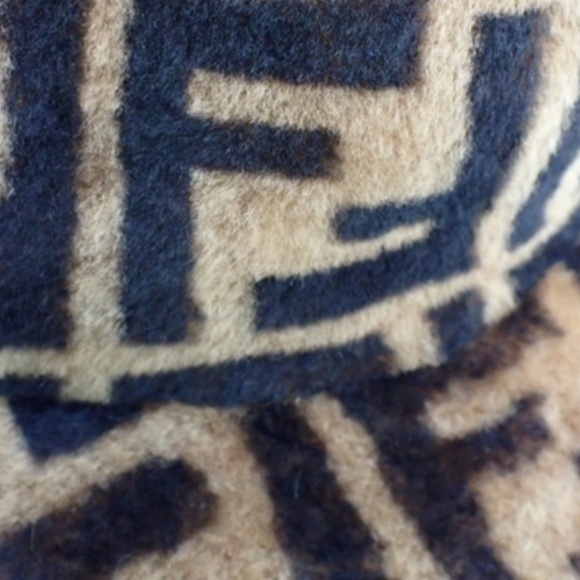FENDI EUC Zucca shearling hat brown black fur - Picture 3 of 5